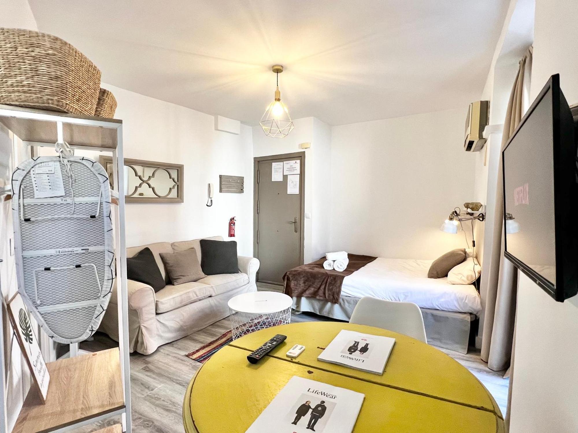 Appartement Estudio Puerta Cerrada à Madrid Extérieur photo